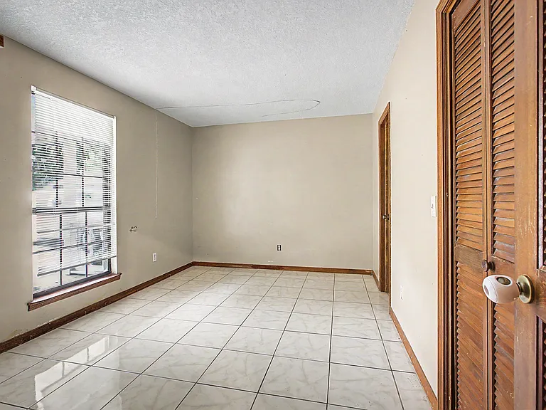 302 Bernard Rd — Photo 25