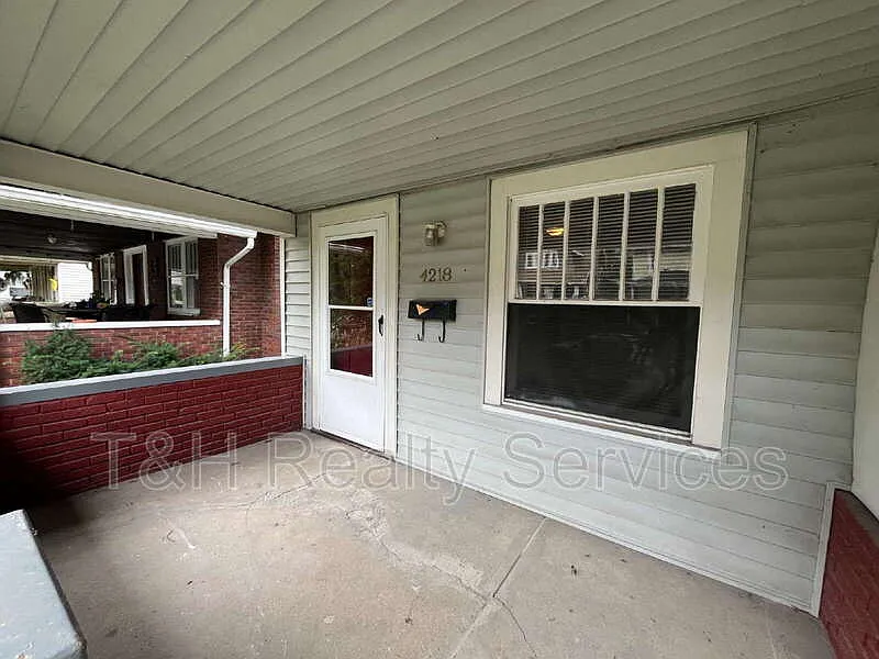 3 bed, 1.5 bath, 1155 sqft, $1,300 — Photo 3