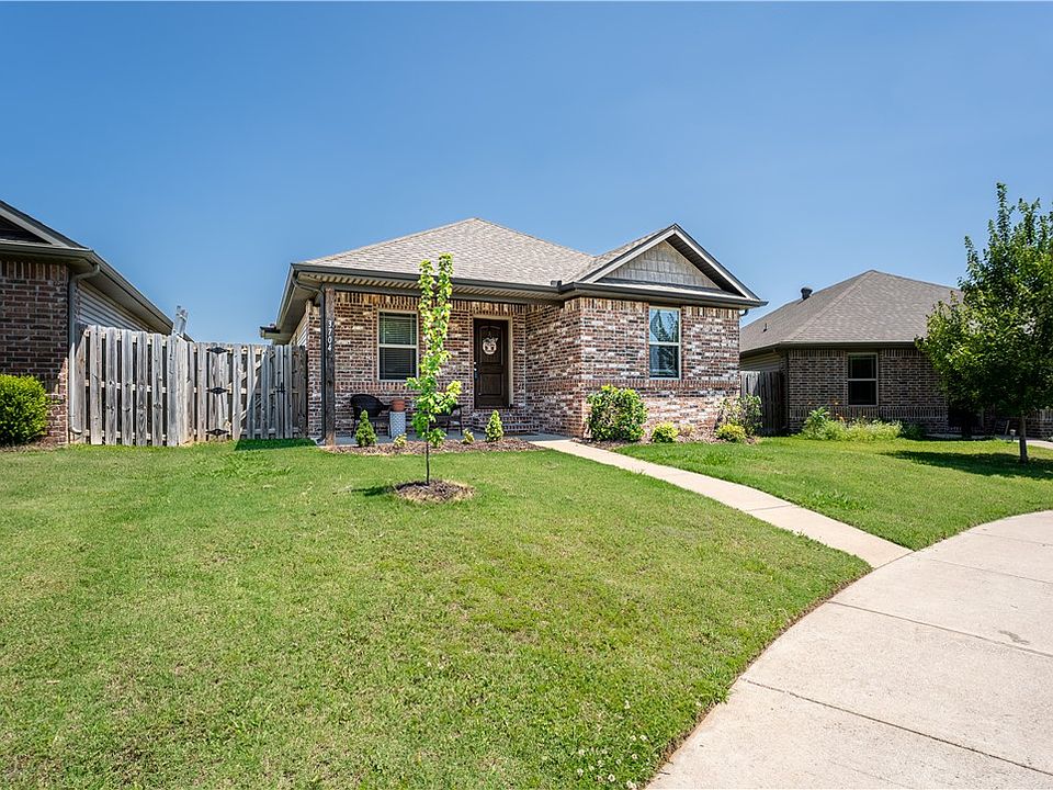 1st image of 3704 SW Capstone Ct