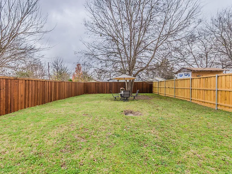 403 Lincoln St — Photo 16