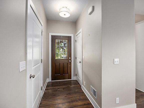 5th image of 706 Braeside Dr SE