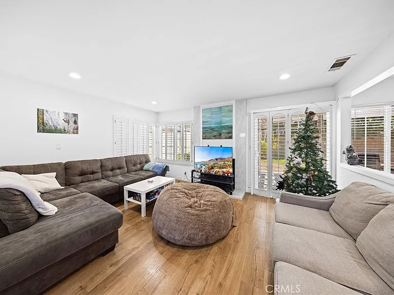 17612 Webster Ave — Photo 5