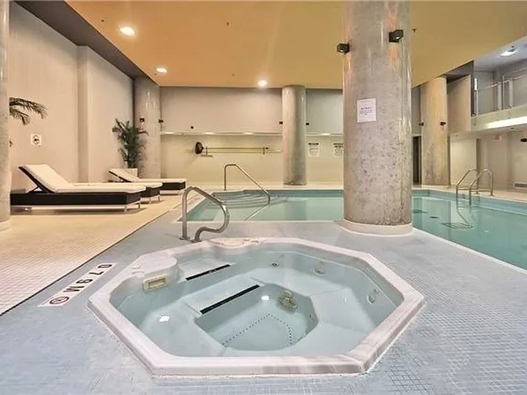 111 Elizabeth St #828 — Photo 11