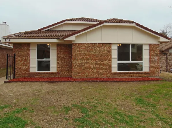 1104 Sandalwood Ln, Desoto, TX 75115