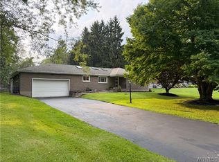4060 Elma Rd, Williamsville, NY 14221