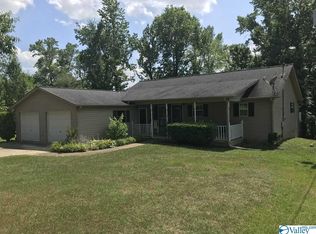 1324 E Main St, Centre, AL 35960