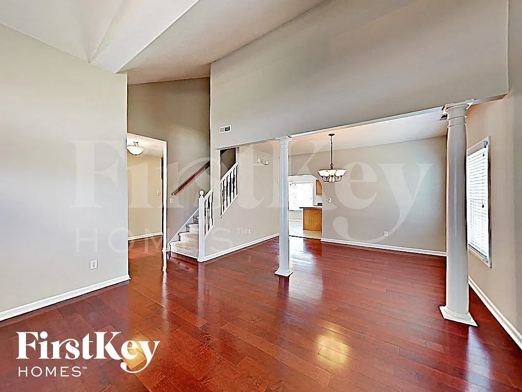 4 bed, 2.5 bath, 3830 sqft, $2,850 — Photo 3