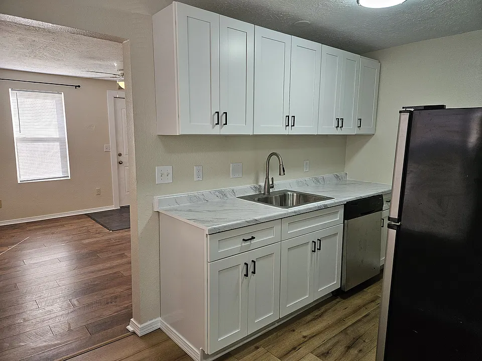 1359 E Blaine St