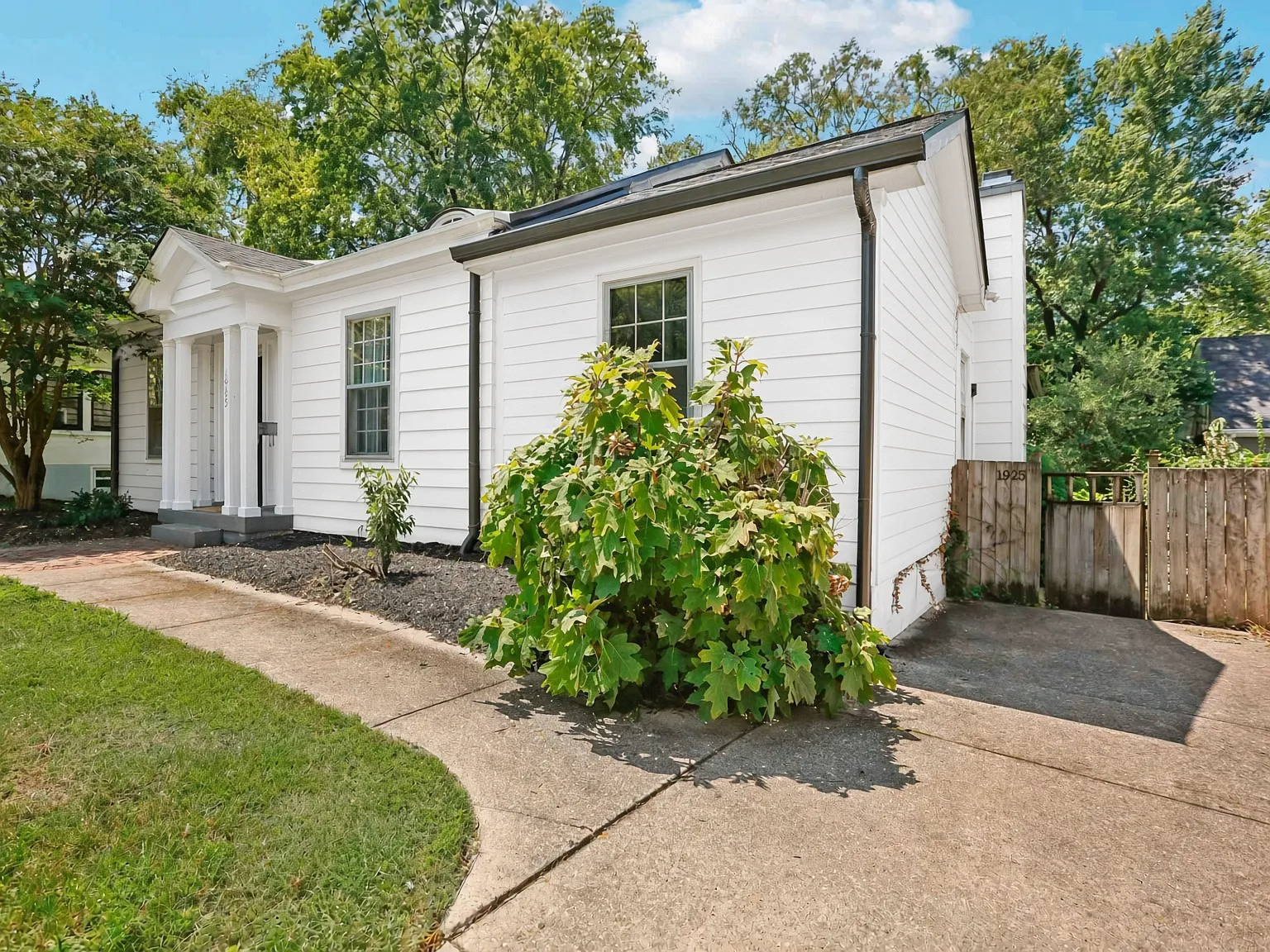 3 bed, 2850 sqft, $4,300 — Photo 4