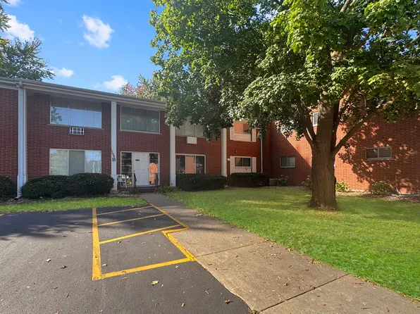 124 N Whistler Ave #B-8, Freeport, IL 61032