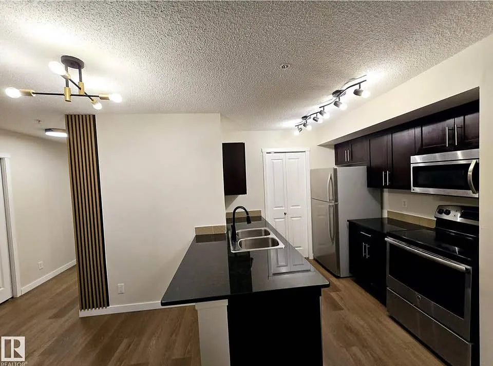 2 bed, 800 sqft, $1,600 — Photo 4