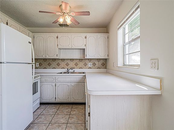 5th image of 2800 Indian River Blvd #1M