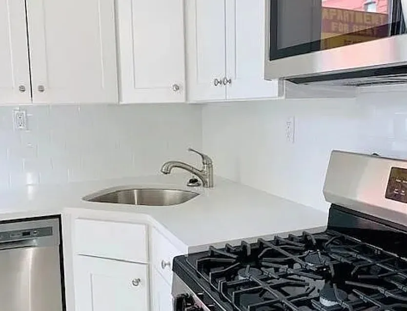 Studio, 575 sqft, $2,300 — Photo 4