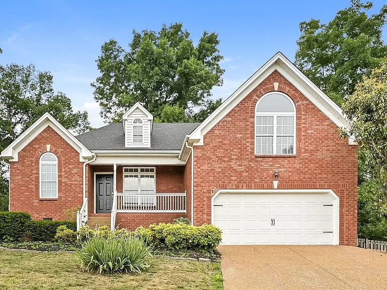 604 Parrish Pl — Photo 1