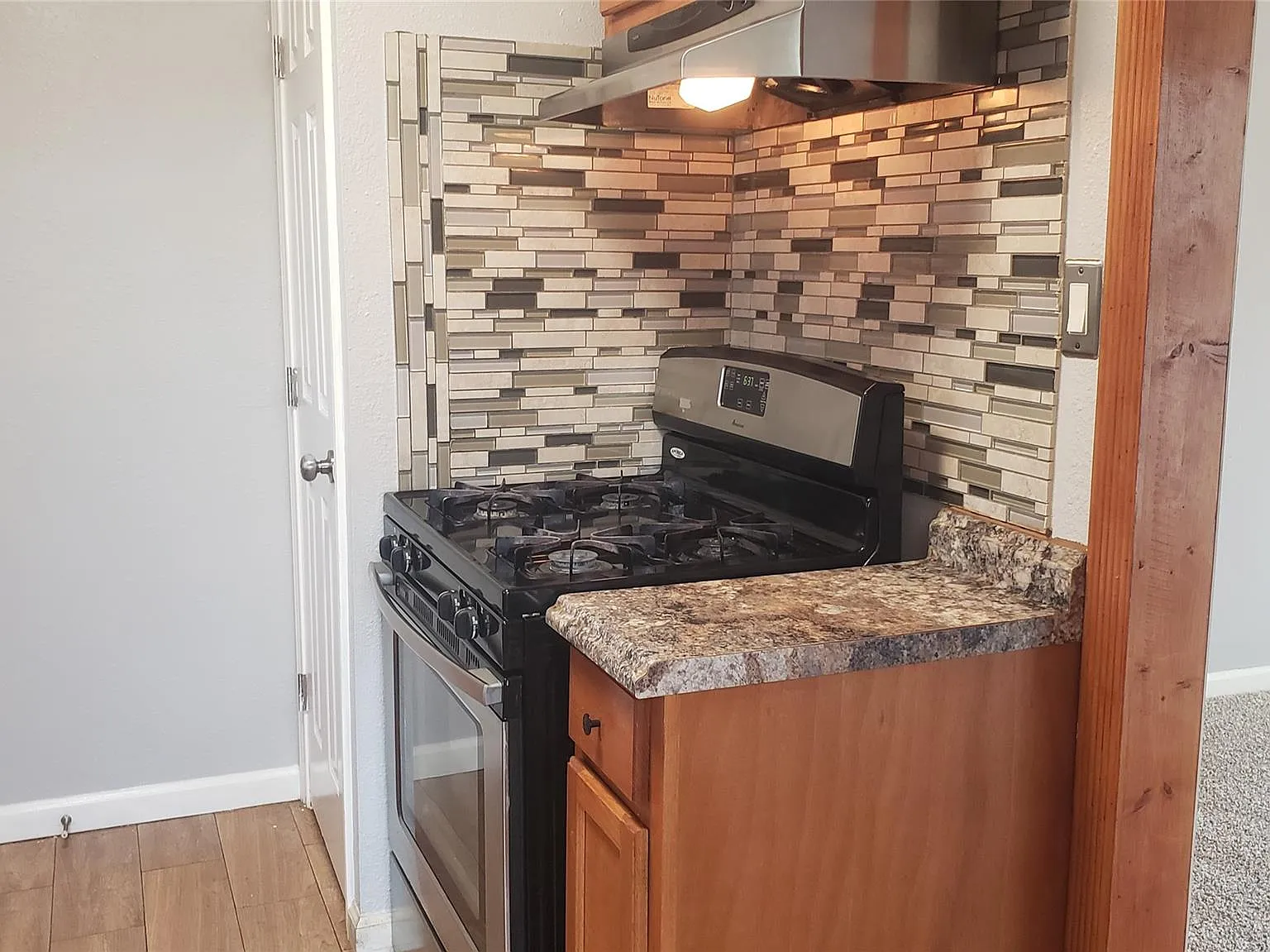 2 bed, 1.0 bath, 1000 sqft, $899 — Photo 3