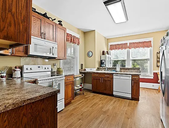 207 W Main St — Photo 3