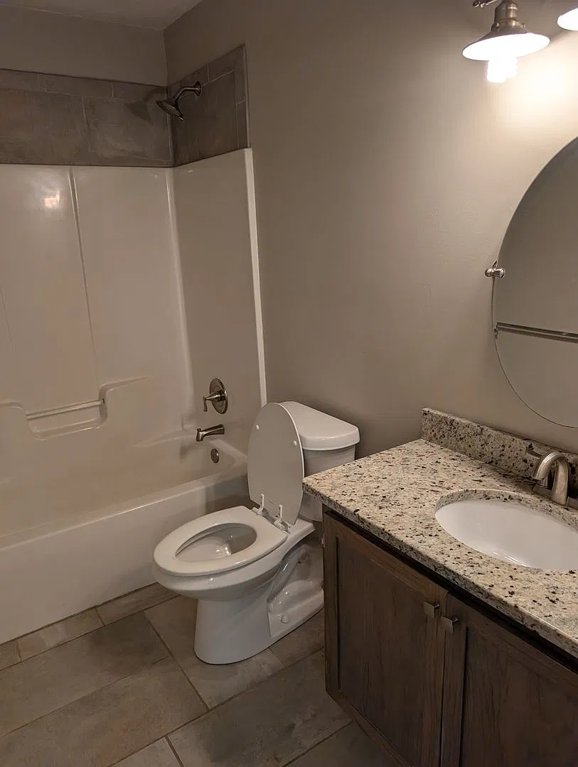 2 Bed, 2 Bath on N. Donahue — Photo 3
