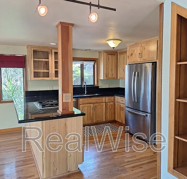 1711 Apache Dr — Photo 7