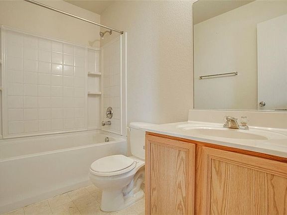 4th image of 705 Chestnut Ct