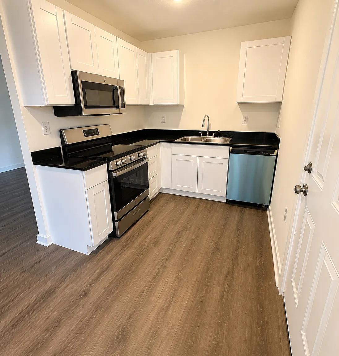 1 bed, 500 sqft, $1,000 — Photo 3