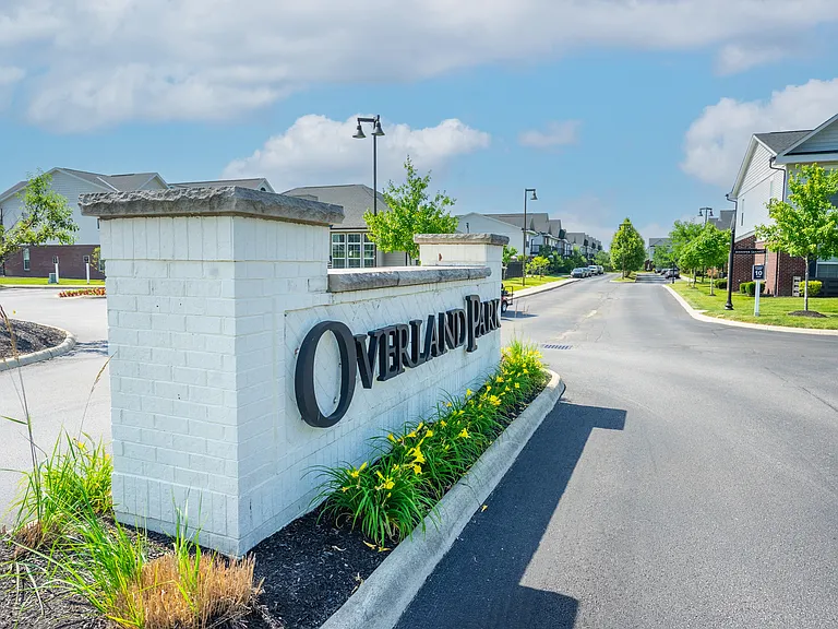 Overland Park — Photo 33