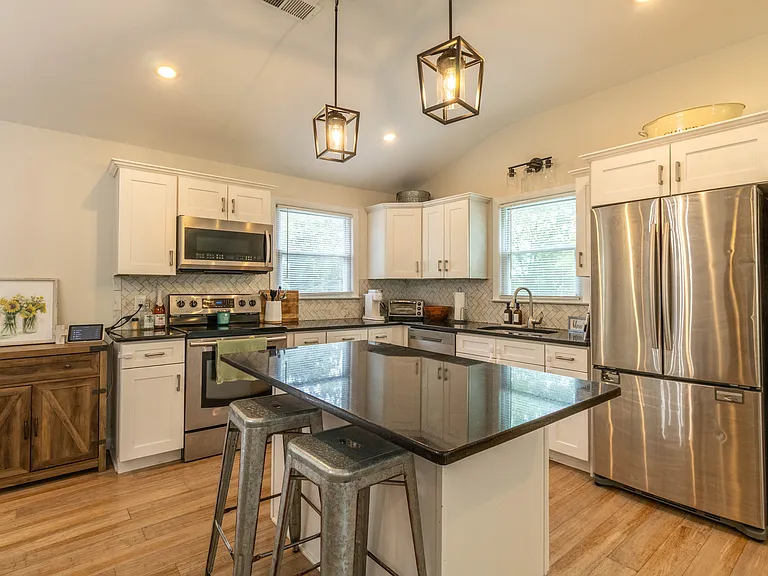 132 Stanley Rd — Photo 4