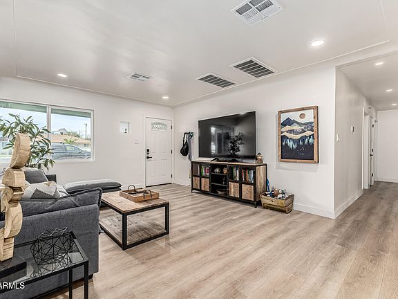4th image of 2539 E CAMPBELL Avenue
