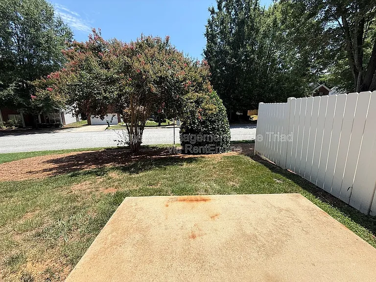 3930 Fountain Village Cir — Photo 17
