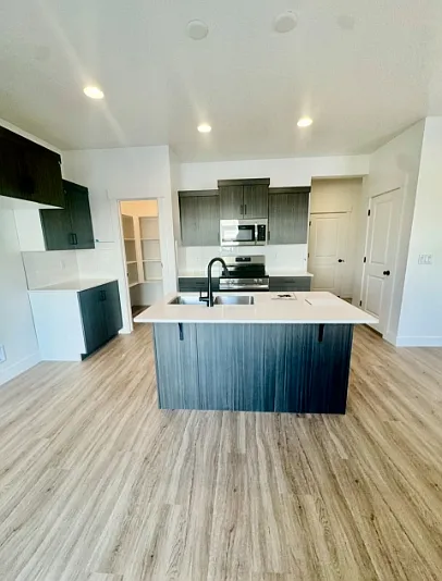 5715 S Weehawken Ln — Photo 2