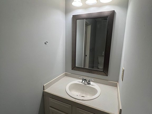 4th image of 520 Lorenz Blvd #B