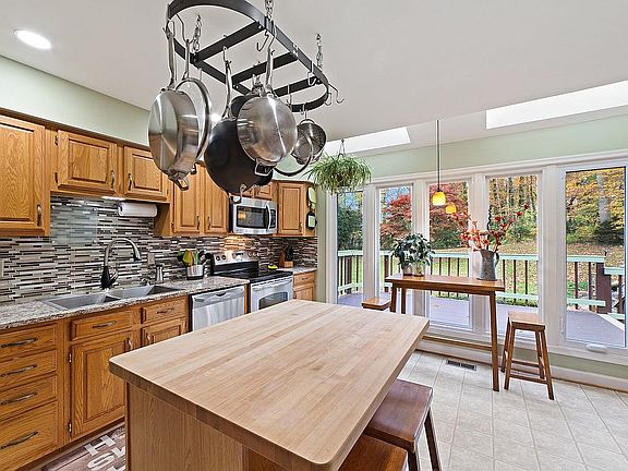 4th image of 8139 Poplar Grove Dr