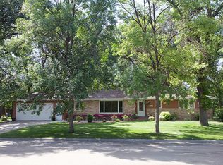 23 Forrest Ct NW, East Grand Forks, MN 56721