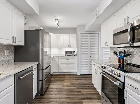 3412 Oak Ridge Rd APT 308, Minnetonka, MN 55305
