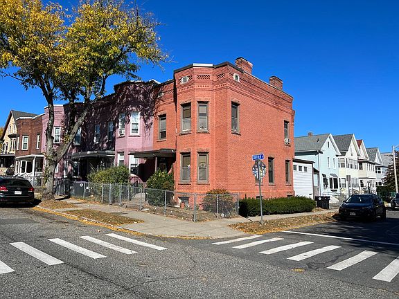 3rd image of 219 Suffolk St