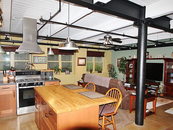 4th image of 406 Lincoln St Unit 105