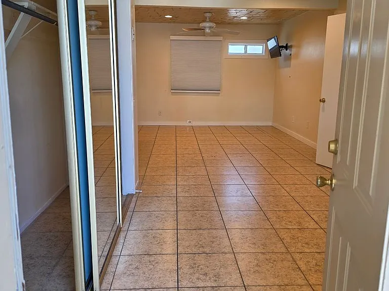 540-570 S Highland Dr — Photo 15