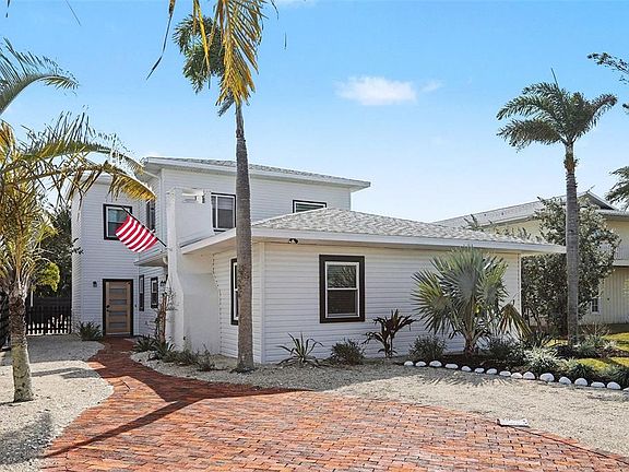 2nd image of 580 Russell St