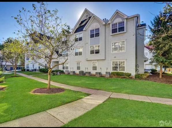 46 Prestwick Way, Edison, NJ 08820