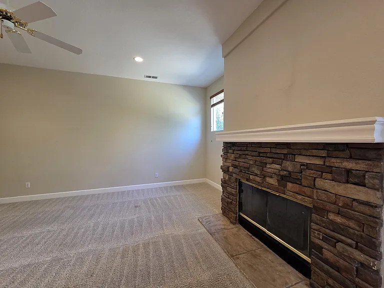 1406 Yukon St — Photo 12