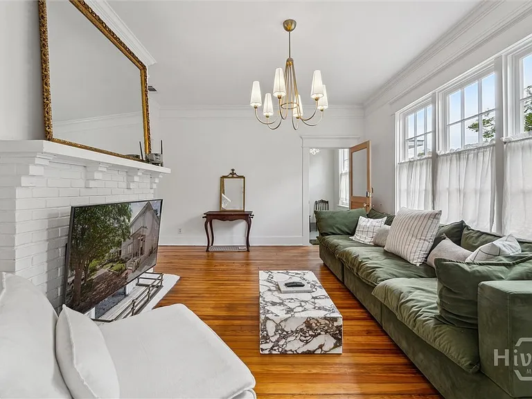 211 W 40th St #B — Photo 11