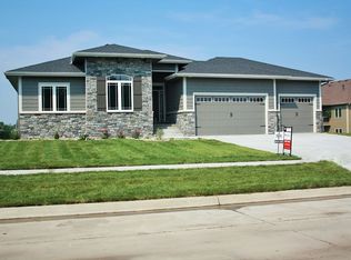 910 NW Cedar Ct, Ankeny, IA 50023