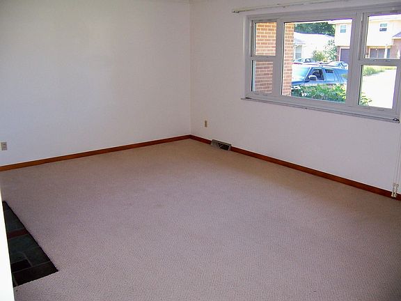 3rd image of 973 Norris Dr