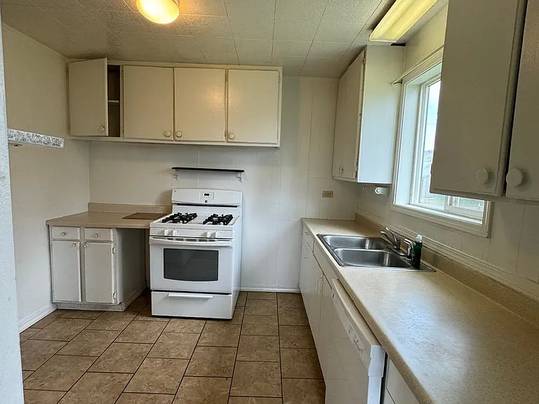 326 Torrey St — Photo 11