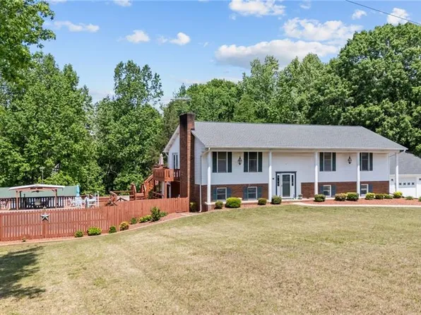 786 Central Rd, Clemmons, NC 27012