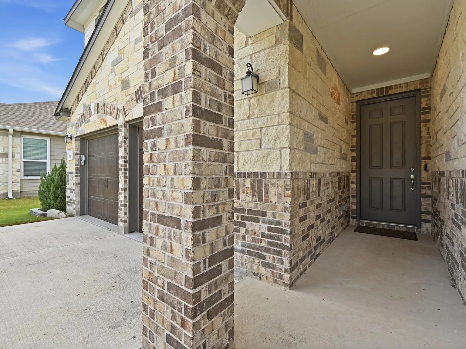 5 bed, 2.5 bath, 3476 sqft, $3,200 — Photo 4
