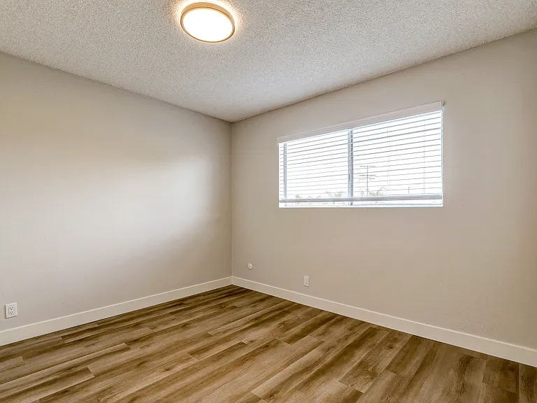 1575 Oak Apartment Homes — Photo 17