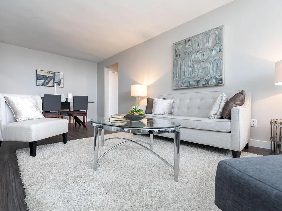 4340 Bloor St W #506