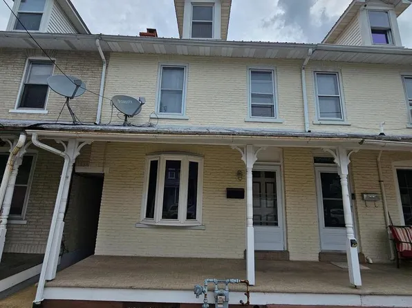 29 Spruce St, Topton, PA 19562