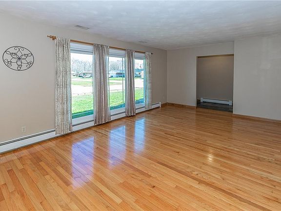 5th image of 1421 Miami Ct N