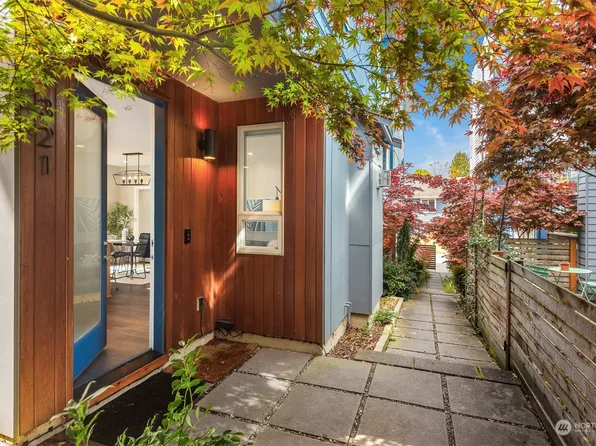 321 22nd Avenue, Seattle, WA 98122